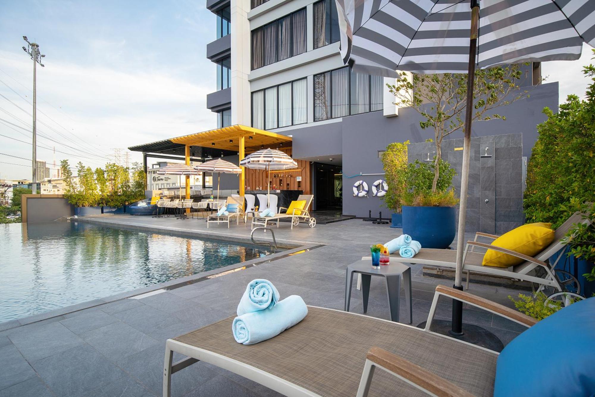 Thaya Hotel Bangkok Exteriör bild
