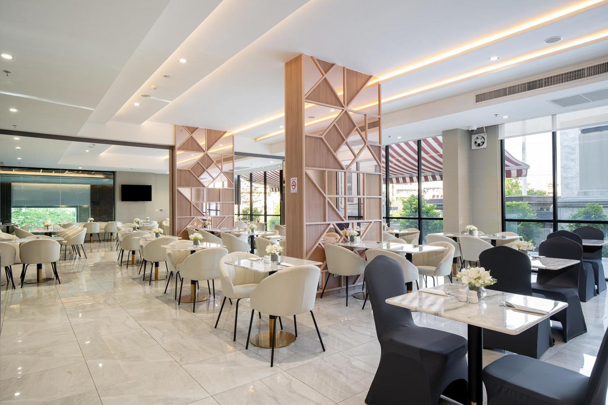 Thaya Hotel Bangkok Exteriör bild