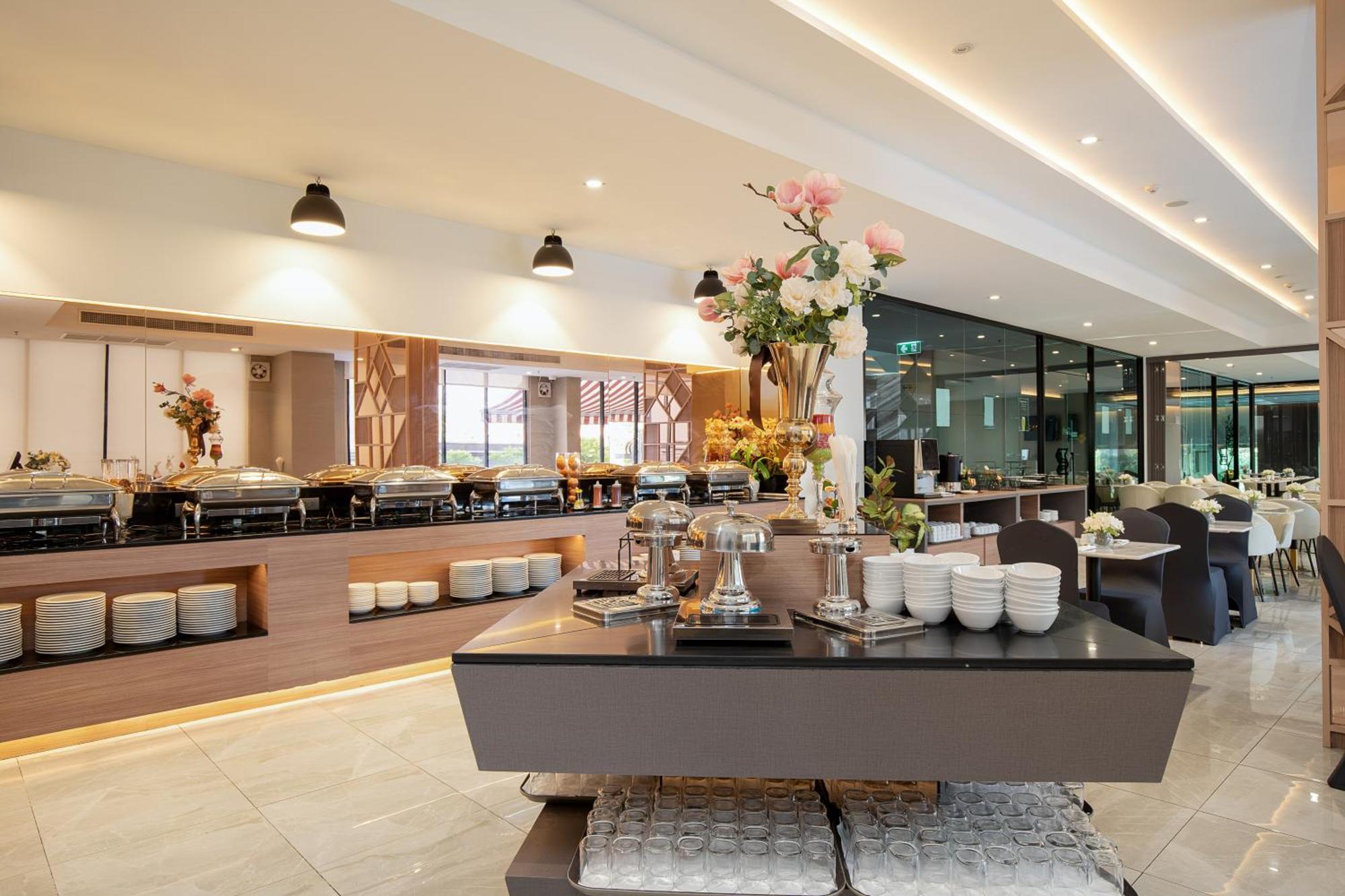 Thaya Hotel Bangkok Exteriör bild