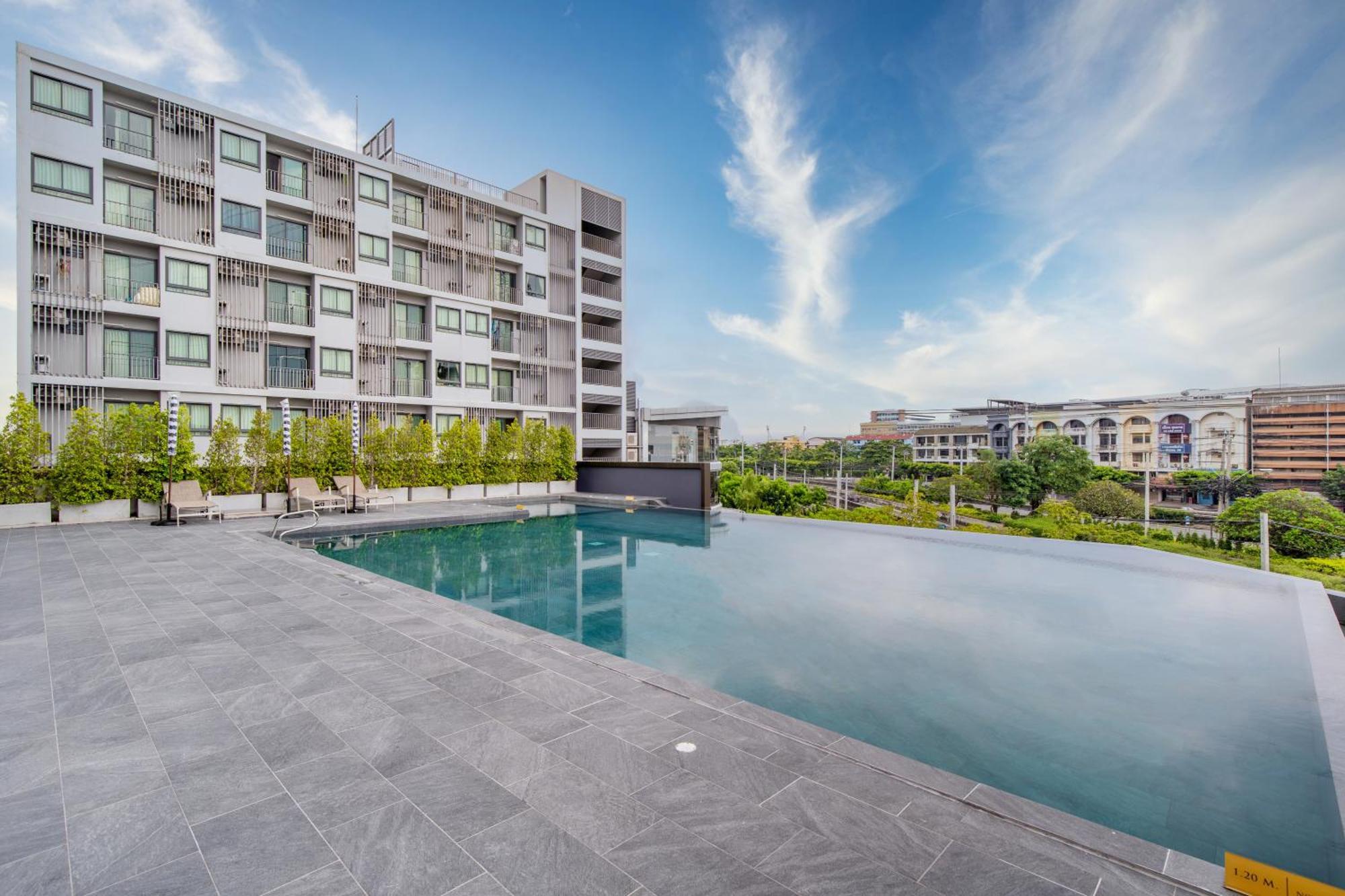 Thaya Hotel Bangkok Exteriör bild